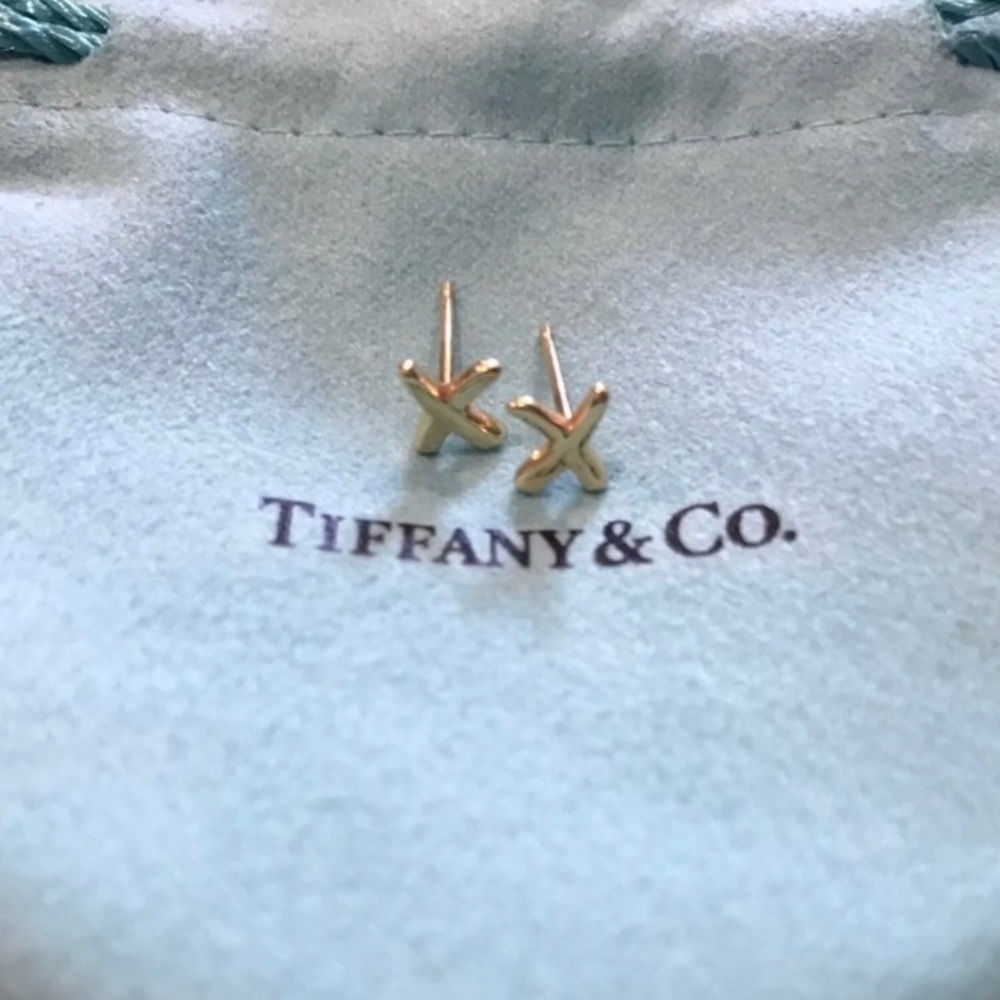 🎖HOST PICK Tiffany & Co. 18K Stud Earrings - Picture 6 of 14